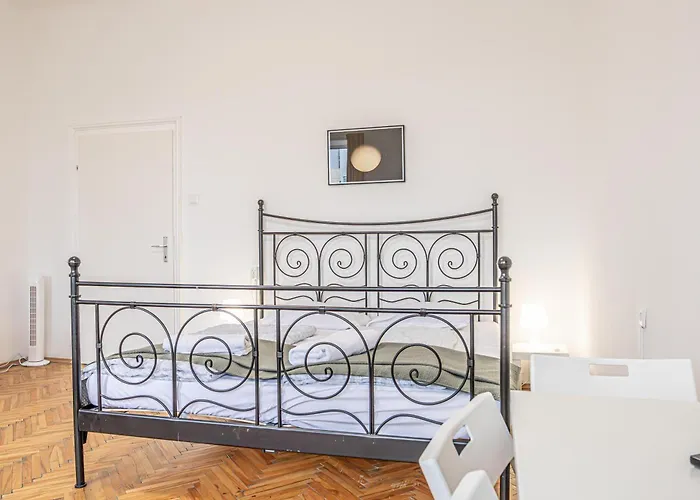 Διαμέρισμα Comfortable 2br In The Heart Of With Wifi Βιέννη