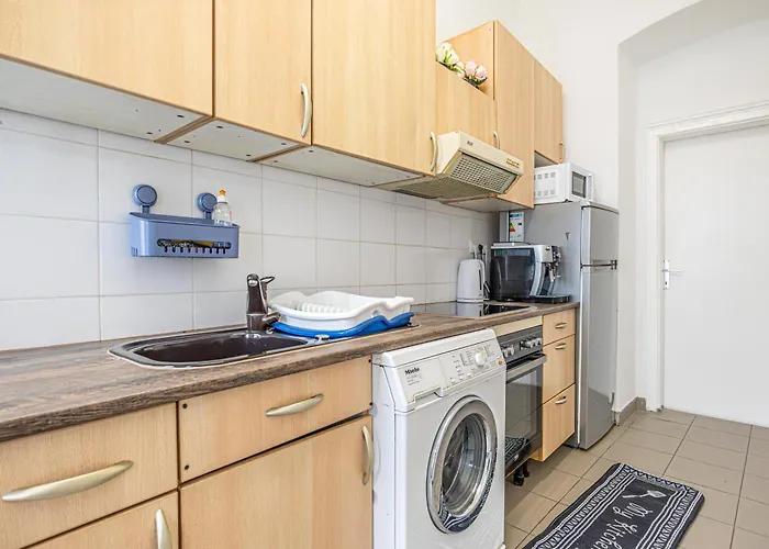 Comfortable 2br In The Heart Of With Wifi Διαμέρισμα